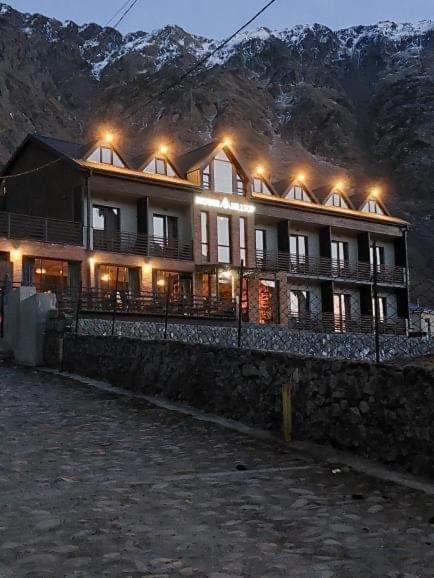 Hilltop Kazbegi Buitenkant foto