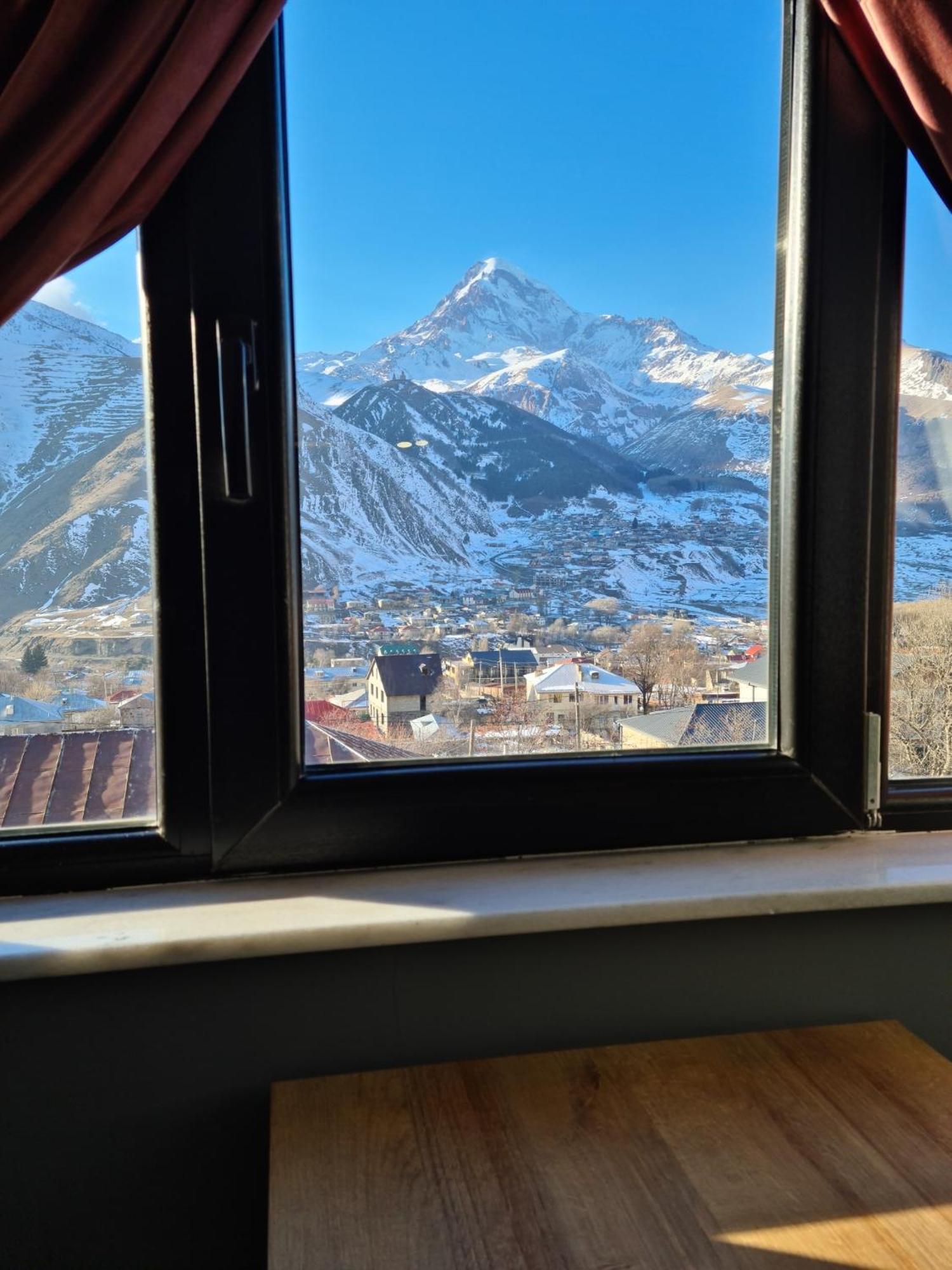 Hilltop Kazbegi Buitenkant foto
