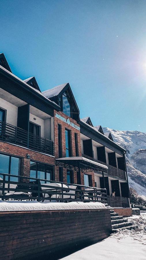 Hilltop Kazbegi Buitenkant foto
